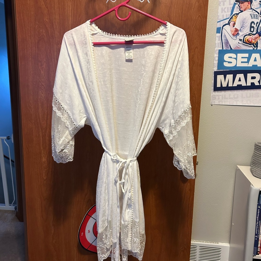 White Lace Trim Kimono Robe